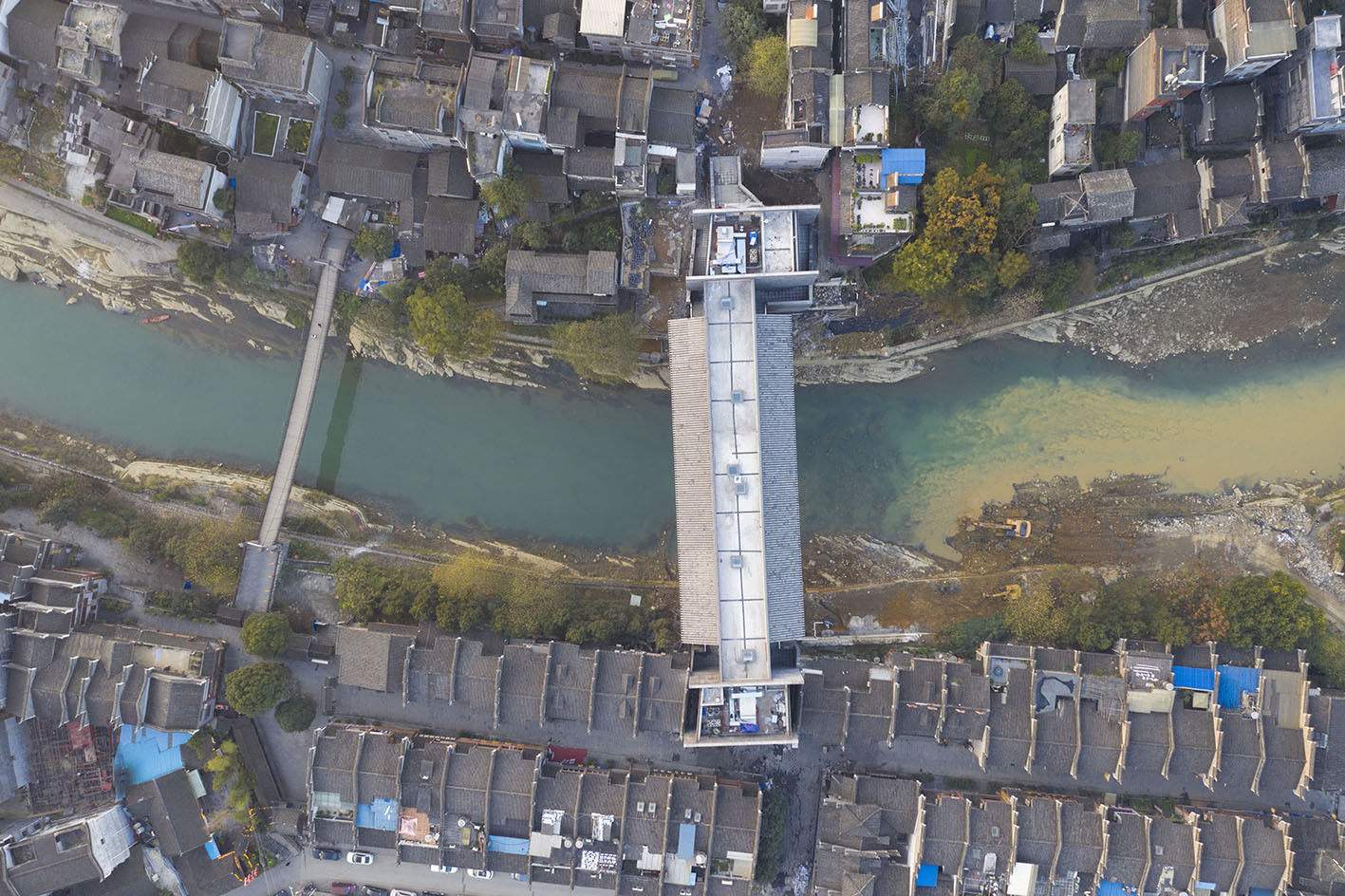 JAM_as_an_insertion_in_existing_urban_fabric_-_吉首美术馆嵌入现有城市肌理_-_Photographer_Tian_Fangfang.1557126523384 JAM_as_an_insertion_in_existing_urban_fabric_-_吉首美术馆嵌入现有城市肌理_-_Photographer_Tian_Fangfang.1557126523384